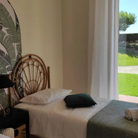 Palm House 펜션 알보르